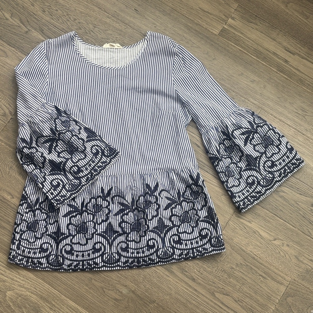 Luna Moon |Striped and Embroidered Boho Bell Sleeve Top Navy and White Sz Medium